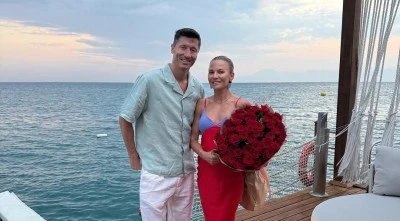Polonyalı forvet Robert Lewandowski&rsquo;nin ailesi ile tatil tercihi Antalya oldu 