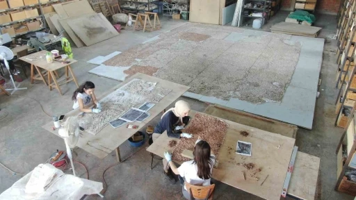 Pompeipolis Antik Kenti&rsquo;ndeki bin 800 yıllık mozaikler g&uuml;n y&uuml;z&uuml;ne &ccedil;ıkartılıyor
