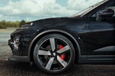 Porsche&rsquo;nin Elektrikli Macan i&ccedil;in Yaz ve Kış Lastiği Tercihi Continental Oldu