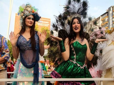 Portakal &Ccedil;i&ccedil;eği Karnavalı&rsquo;nda renkli g&ouml;r&uuml;nt&uuml;ler