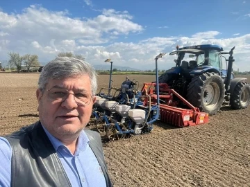 Posacı &ccedil;ok sevdiği tarlalardan kopamıyor
