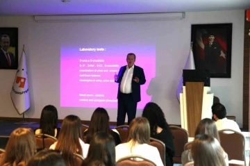 Prag&rsquo;dan &lsquo;İzmir Ekonomi&rsquo;ye &ouml;nemli konuk
