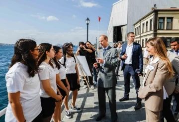 Prens Edward, T&uuml;rk gen&ccedil;leriyle buluştu
