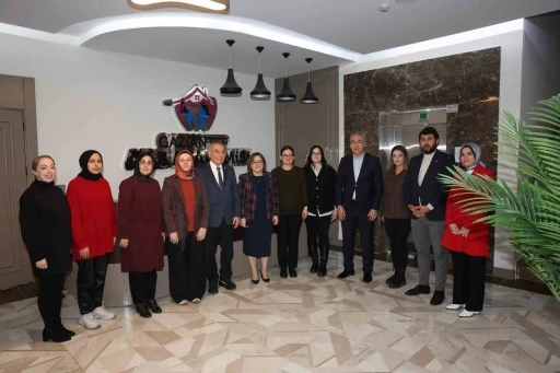 Prof. Dr. Nevzat Tarhan: "Aile Akademisi intihar salgınına karşı &ouml;nc&uuml; proje"
