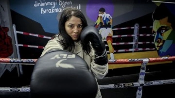 Profesyonel boks&ouml;r Seren Ay &Ccedil;etin: Amacım d&uuml;nyada marka haline gelmek