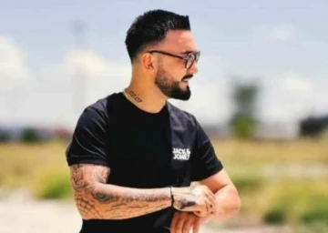 Profesyonel y&uuml;z&uuml;c&uuml; ve cankurtaran boğuldu
