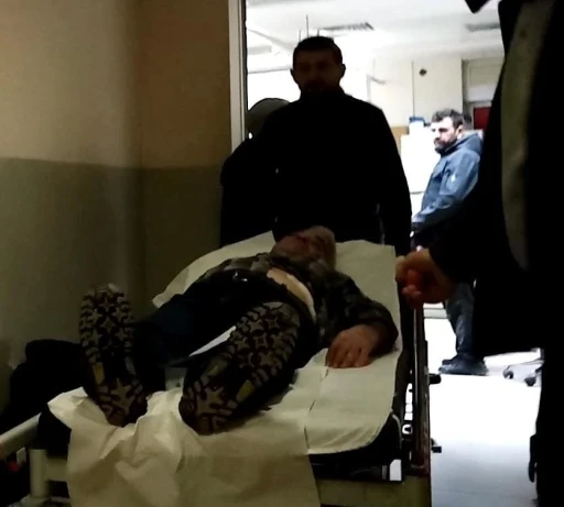 Psikolojik sorunları olan gen&ccedil; babasını bı&ccedil;akladı