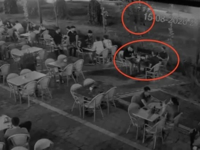 Pusuda bekleyip kafede oturan kişiyi vurdu