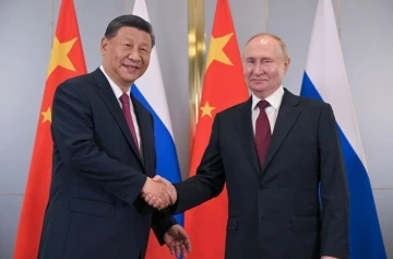 Putin ve Xi, Astana&rsquo;da bir araya geldi
