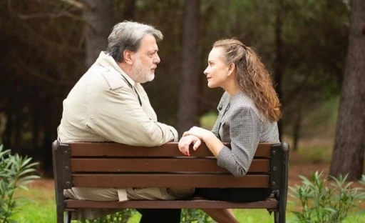 "G&uuml;ne Bakan Cam Kırıkları" Fişekhane&rsquo;de seyirciyle buluşacak
