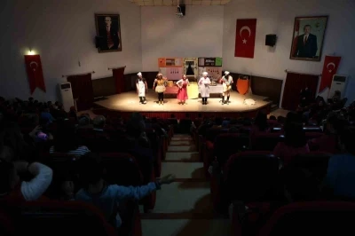 "Harikalar Mutfağı" isimli &ccedil;ocuk oyunu sahnelendi
