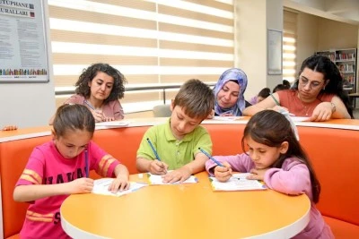  "Hayatımın İlk K&uuml;t&uuml;phanesi Annem" Anne ve &ccedil;ocukların g&ouml;n&uuml;llerine dokundu