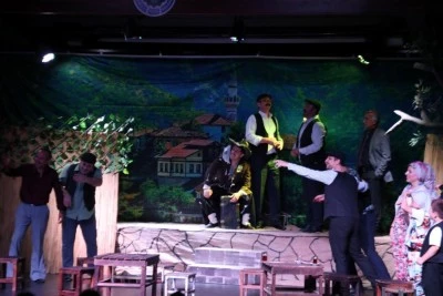 "Komşu k&ouml;y&uuml;n delisi" yeni sezon da kapalı gişe