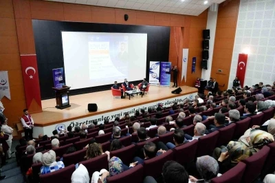 "K&uuml;rs&uuml;lerden sıralara uzanan bilgi ve tecr&uuml;be paylaşımı" s&ouml;yleşisi ger&ccedil;ekleştirildi
