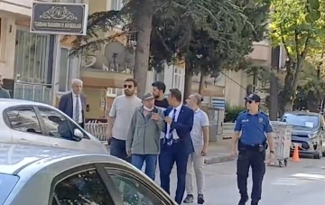 "Mahalleyi havaya u&ccedil;uracak yakıt dolu" notunu bırakıp kendini eve kilitleyen şahıs ikna edildi
