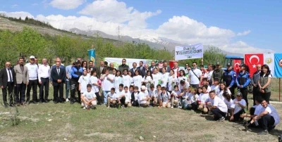 "Orman Benim" projesi kapsamında &ccedil;evre temizliği yapıldı
