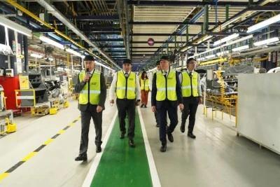 "OYAK Renault Bursa, Avrupa'nın en &ouml;nemli otomotiv &uuml;retim &uuml;ss&uuml;"