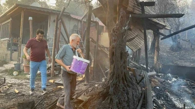 "Son anda &ccedil;ıktık" diyen Kemal amca alevlere karşı m&uuml;cadele etti