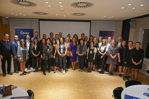 "T&uuml;rkiye&rsquo;de her 65 yetişkinden 1&rsquo;i &ouml;ğretmen"
