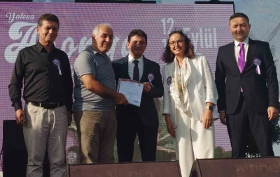 "Yalova Aronya Festivali" renkli g&ouml;r&uuml;nt&uuml;lerle başladı