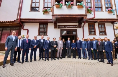 "Yarının K&ouml;yleri" projesinin &uuml;&ccedil;&uuml;nc&uuml; durağı olan Taraklı Dijital Merkezi ilk 6 ayı tamamladı
