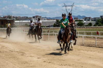 Rahvan Atları Bursa'da Şampiyonluk i&ccedil;in Koştu