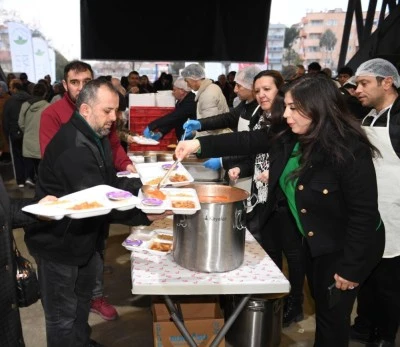 Ramazan&rsquo;ın bereketi 1050 Konutlar&rsquo;da paylaşıldı