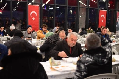 Ramazan&rsquo;ın ilk iftarında Osmangazi&rsquo;de g&ouml;n&uuml;ller birleşti