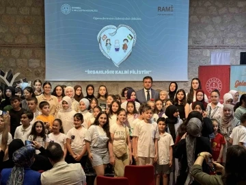 Rami K&uuml;t&uuml;phanesi&rsquo;nde &ouml;ğrencilerin yazdığı &ldquo;İnsanlığın Kalbi Filistin&rdquo; kitabı tanıtıldı
