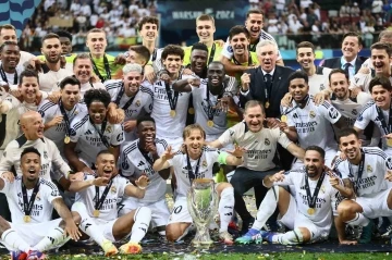 Real Madrid ve Ancelotti, S&uuml;per Kupa tarihine ge&ccedil;ti
