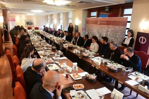 Rekt&ouml;r Adıg&uuml;zel, Eskişehir basını ile bir araya geldi
