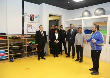 Rekt&ouml;r Altun, Besime &Ouml;zderici Engelsiz Yaşam Merkezi&rsquo;ni ziyaret etti
