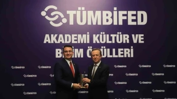 Rekt&ouml;r Baran&rsquo;a eğitim &ouml;d&uuml;l&uuml;
