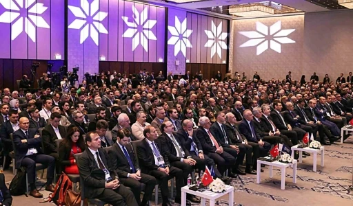 Rekt&ouml;r Hacım&uuml;ft&uuml;oğlu, savunma sanayii buluşmalarına katıldı
