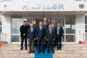 Rekt&ouml;r Levent Hukuk Fak&uuml;ltesi &ouml;ğrencilerimizle bir araya geldi
