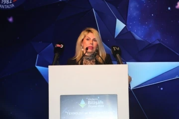 Rekt&ouml;r &Ouml;zkan: &ldquo;Bilişim ve teknoloji geleceğin anahtarıdır&rdquo;
