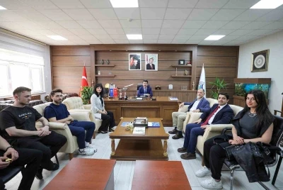 Rekt&ouml;r Sarıbıyık başarılı sporcuları tebrik etti
