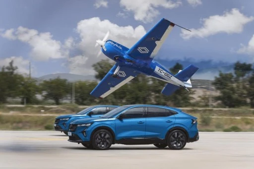 Renault'a 5 &ouml;d&uuml;l birden 