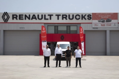 Renault Trucks T&uuml;rkiye, Master Red Edition'ın ilk teslimatını ger&ccedil;ekleştirdi