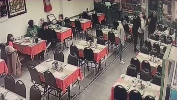 Restoran &ccedil;alışanından hayat kurtaran m&uuml;dahale

