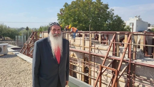 Restorasyon kapsamında kilisenin taşları s&ouml;k&uuml;lmeye başlandı
