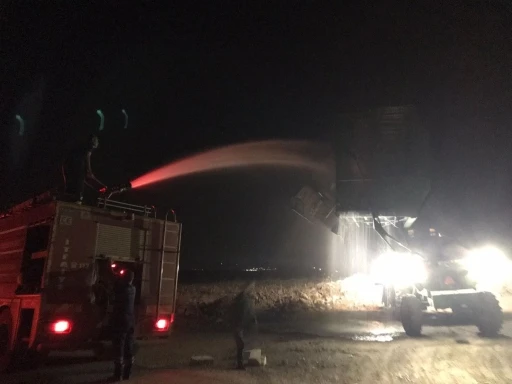 Reyhanlı&rsquo;da pamuk toplama makinesinde yangın
