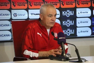 Rıza &Ccedil;alımbay: "Bizim i&ccedil;in &uuml;z&uuml;c&uuml; bir ma&ccedil; oldu"
