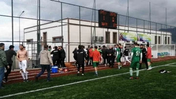 Rize&rsquo;de amat&ouml;r ma&ccedil;ta sahaya yakışmayan g&ouml;r&uuml;nt&uuml;ler
