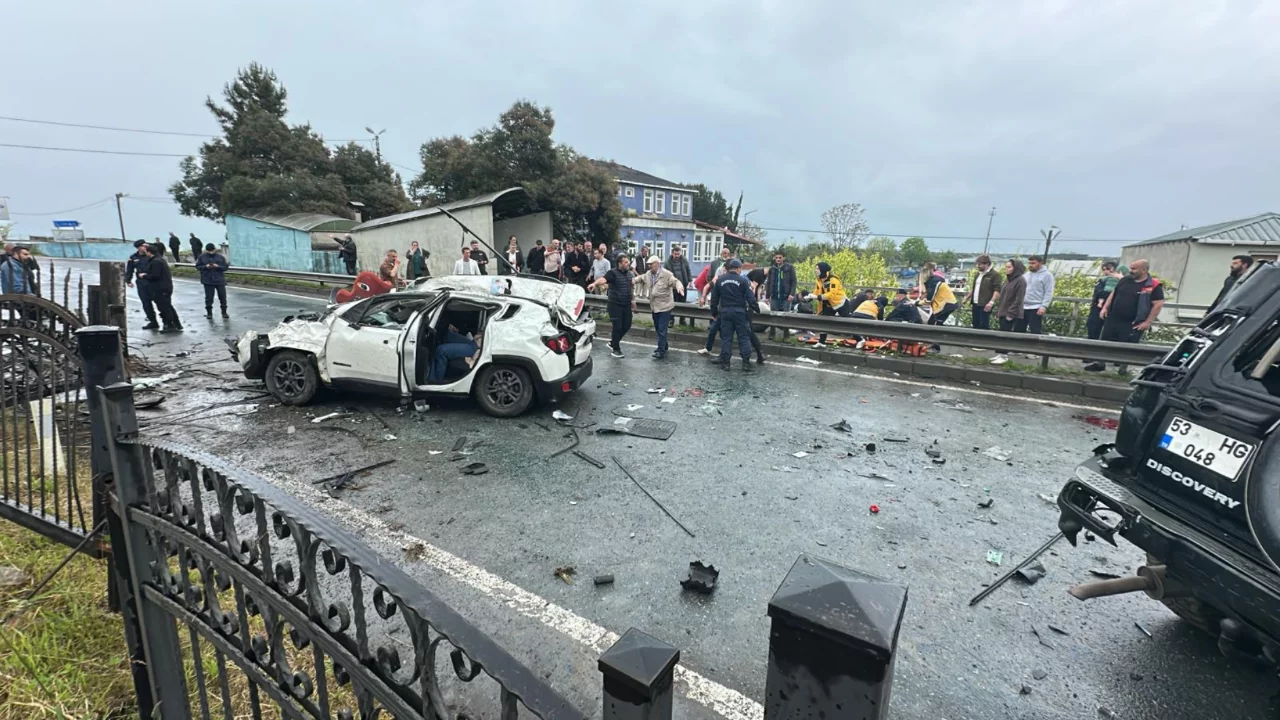 Rize'de feci kaza: &Ouml;l&uuml; ve yaralılar var