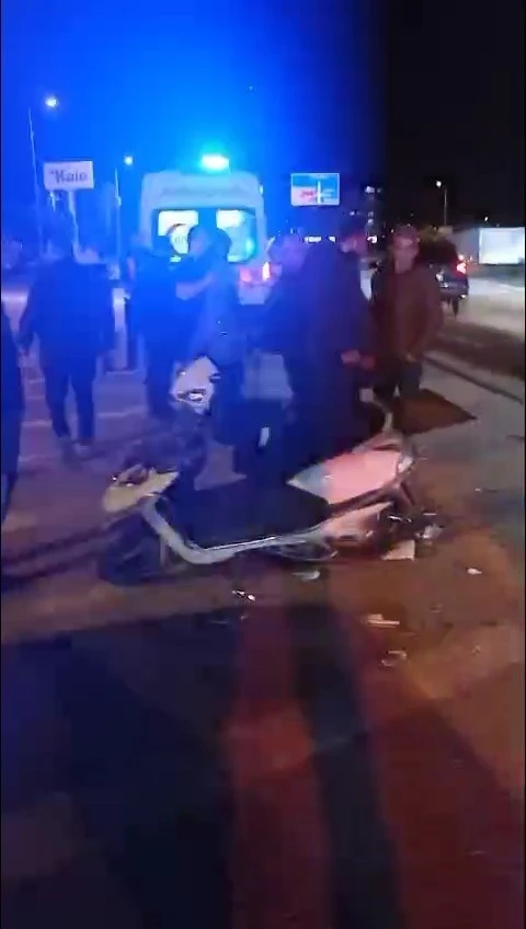 Rize&rsquo;de motosikletli kuryeler &ccedil;arpıştı: 2 yaralı
