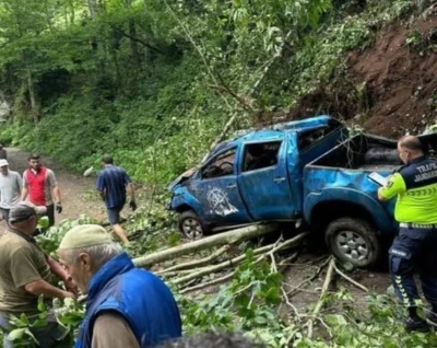 Rize'de u&ccedil;uruma yuvarlanan kamyonetteki &ccedil;ift &ouml;ld&uuml;