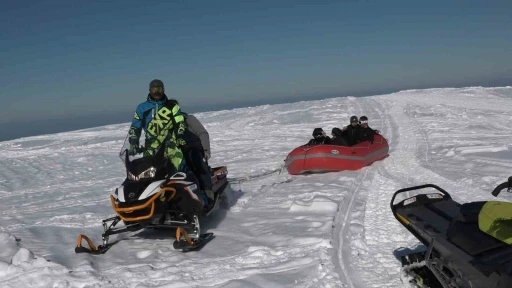 Rize&rsquo;nin derelerindeki rafting şimdi kar &uuml;zerinde yaylalarda yapılıyor
