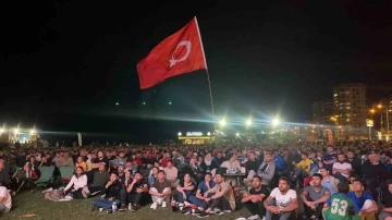 Rize sahilinde milli ma&ccedil; sevinci yaşandı
