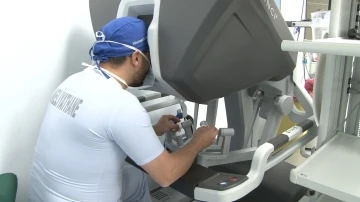 Robotik cerrahi sayesinde 50&rsquo;ye yakın kadın rahim kanserini yendi
